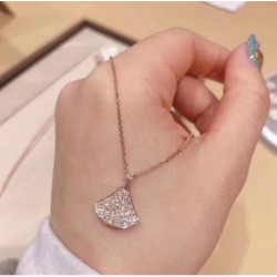 NORAZNORBELLA  Versatile Clavicle Chain Simple Encrusted Diamond Fan Pendant Necklace